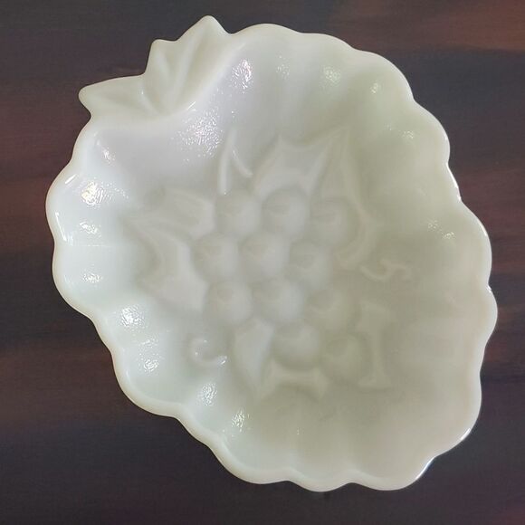 Set of 2 Vintage Milk Glass Serving Dishes Relish Trays - Grapes Pears - Picture 3 of 6